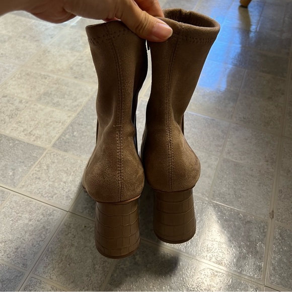 NWOB Dolce Vita Petya Mushroom Stella Suede Embossed Heel Booties - Picture 5 of 10